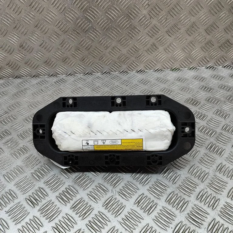 Kõrvalistuja turvapadi BJ32044A74AD