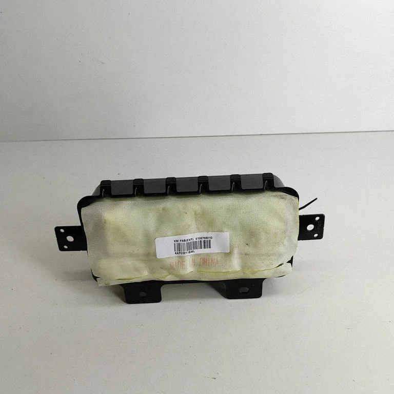 Passenger airbag – KIA Sorento (2010-2014)