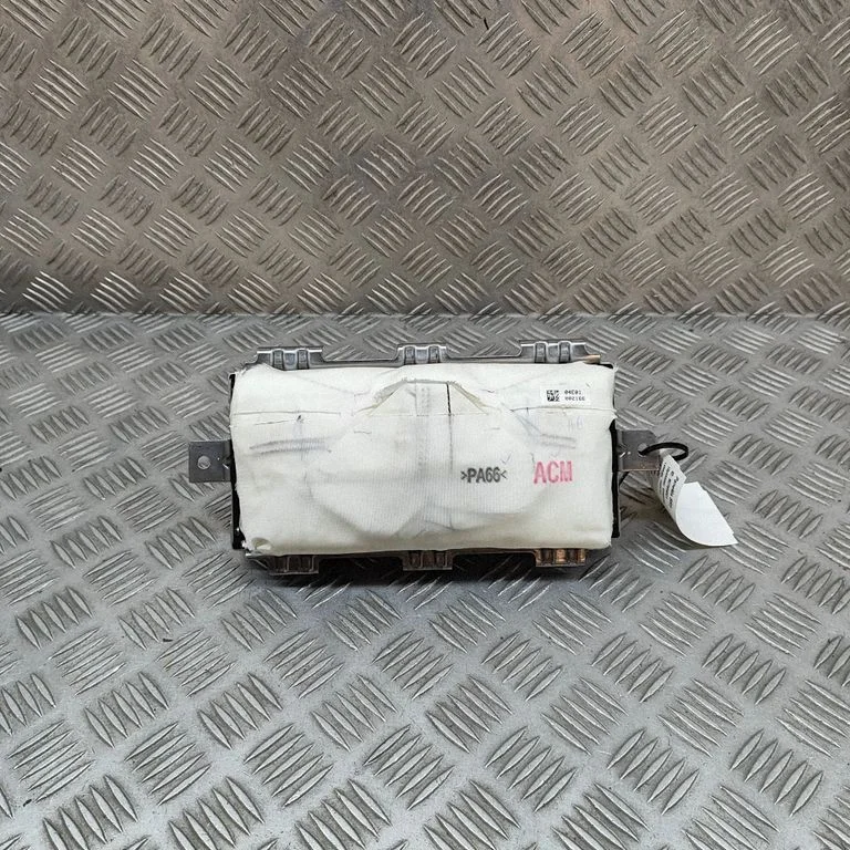 Kõrvalistuja turvapadi 7396048150