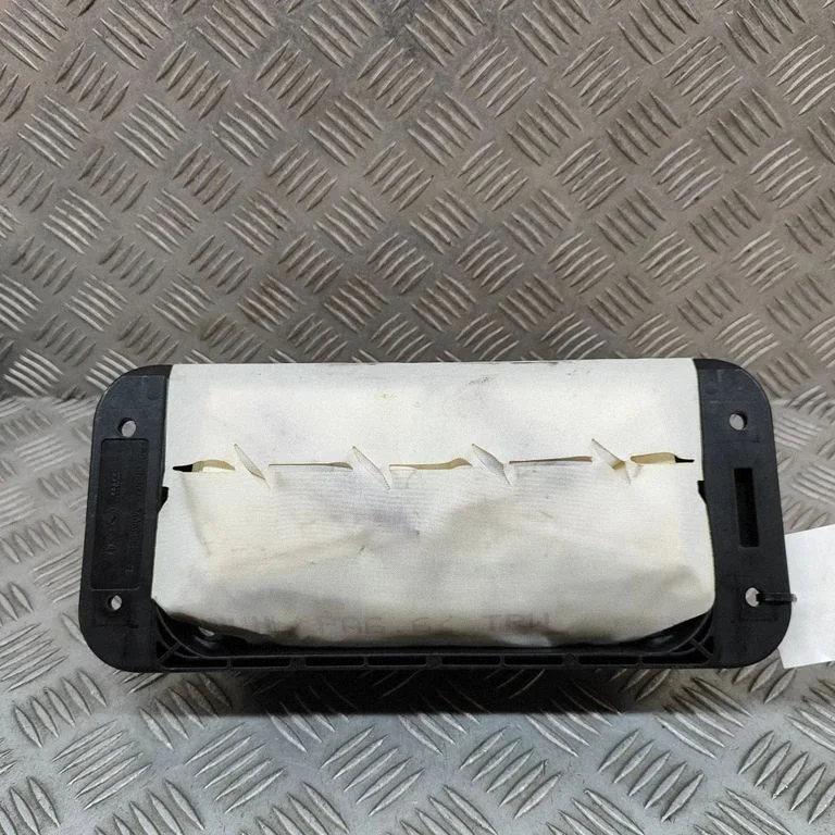 Kõrvalistuja turvapadi A2188600602