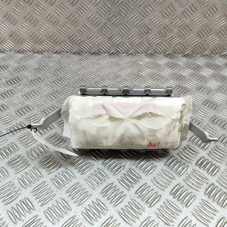 Kõrvalistuja turvapadi 7396005022
