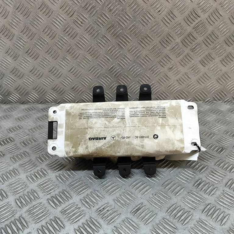 Passenger airbag – Mercedes-Benz C-Class W206 (2021-)