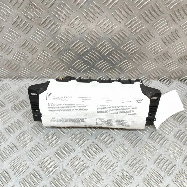 Kõrvalistuja turvapadi 4L0880204D