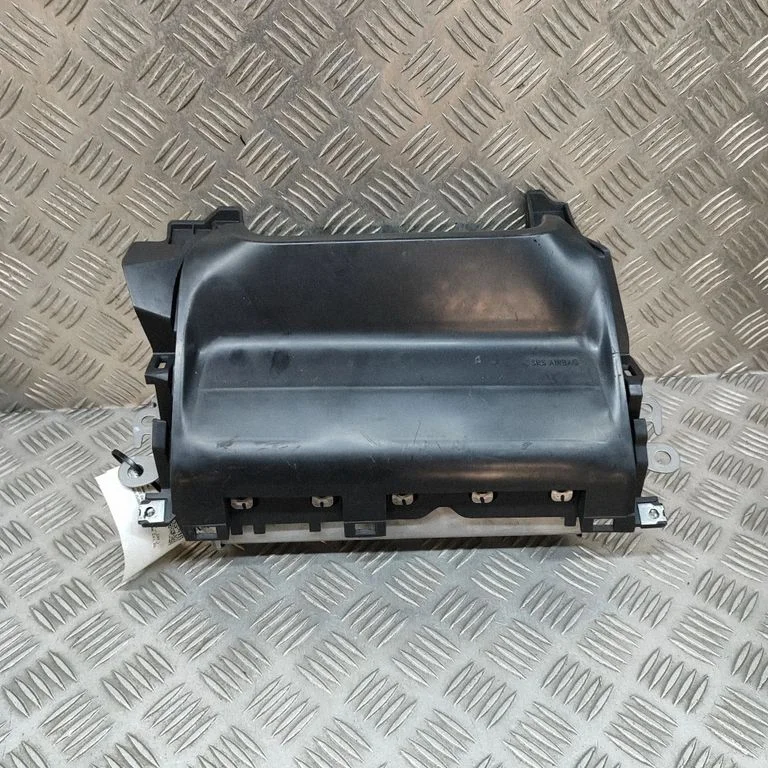 Ceļgalu drošības spilvens – Lexus RX 450H (2016-)