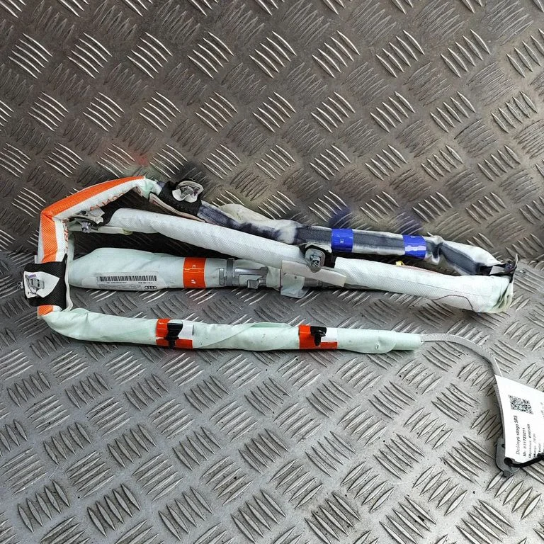 Katuse turvapadi (kardin) 8W8880742H