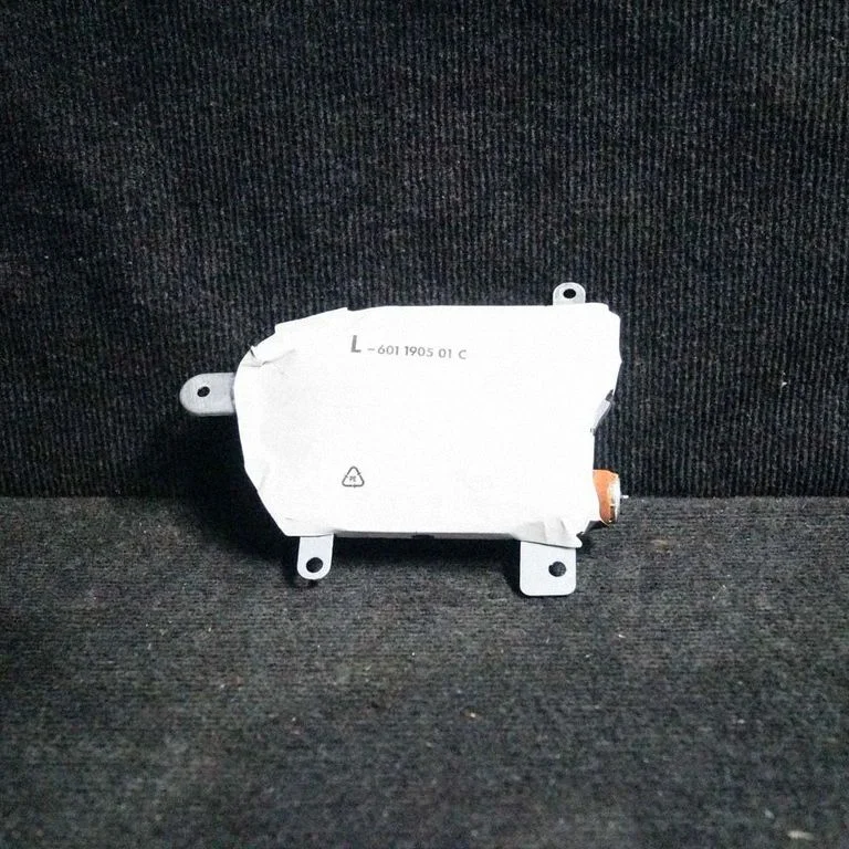 Priekšējo durvju drošības spilvens – Toyota Avensis T270 (2009-2012)