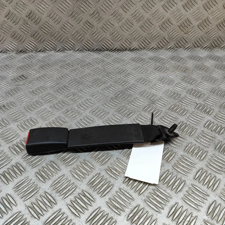 Aizmugurējās drošības jostas sprādze FR3Z6361202AD