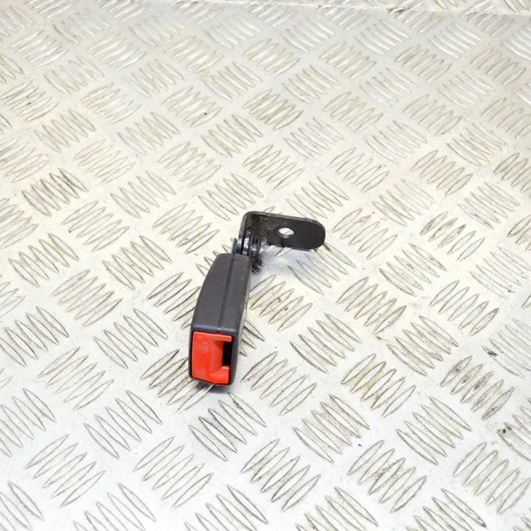 Aizmugurējās drošības jostas sprādze 34141626A