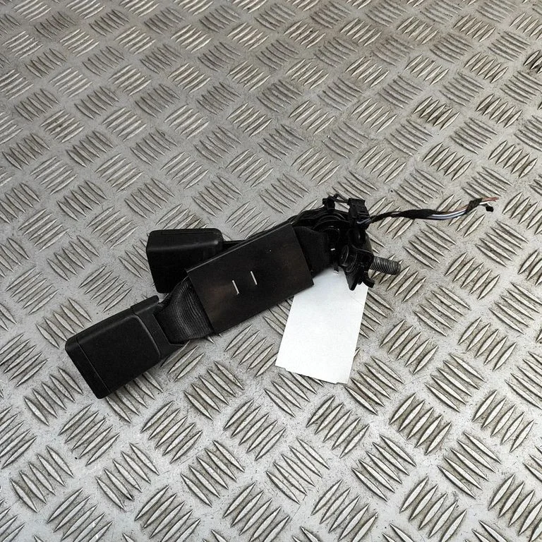 Middle seatbelt buckle (rear) A1678602003