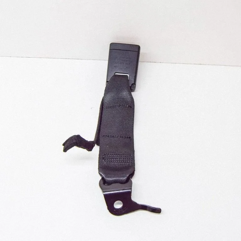 Middle seatbelt buckle (rear) – BMW 6 Series G32 Gran Turismo (2017-)