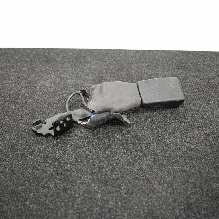 Middle seatbelt buckle (rear) 632381700E