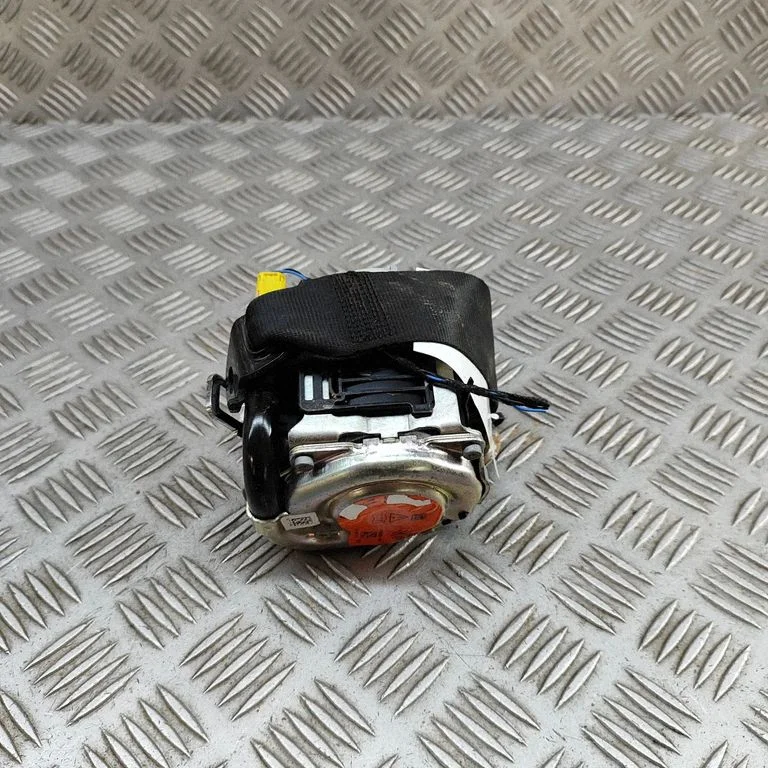 Aizmugurējā drošības josta 8B3857805B