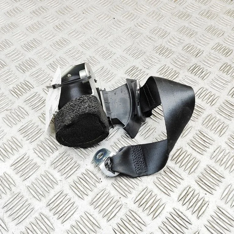 Rear seatbelt