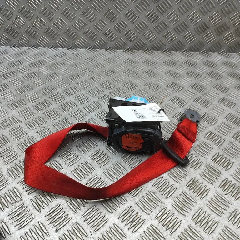 Aizmugurējā drošības josta A1178601085