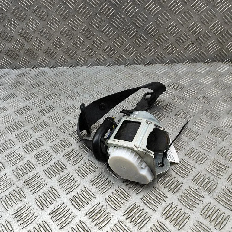 Aizmugurējā drošības josta 3V5857447B