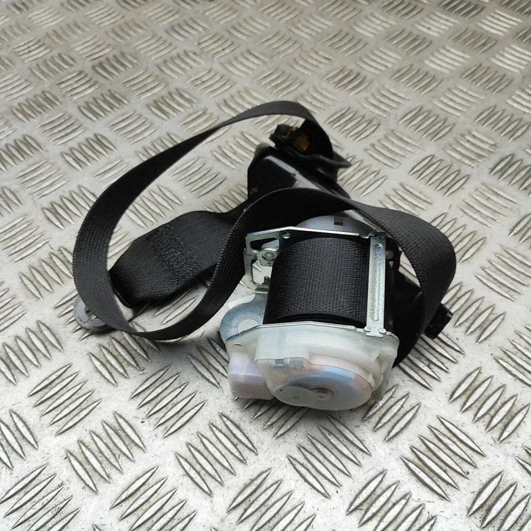 Rear seatbelt – Tesla Model S (2012-)