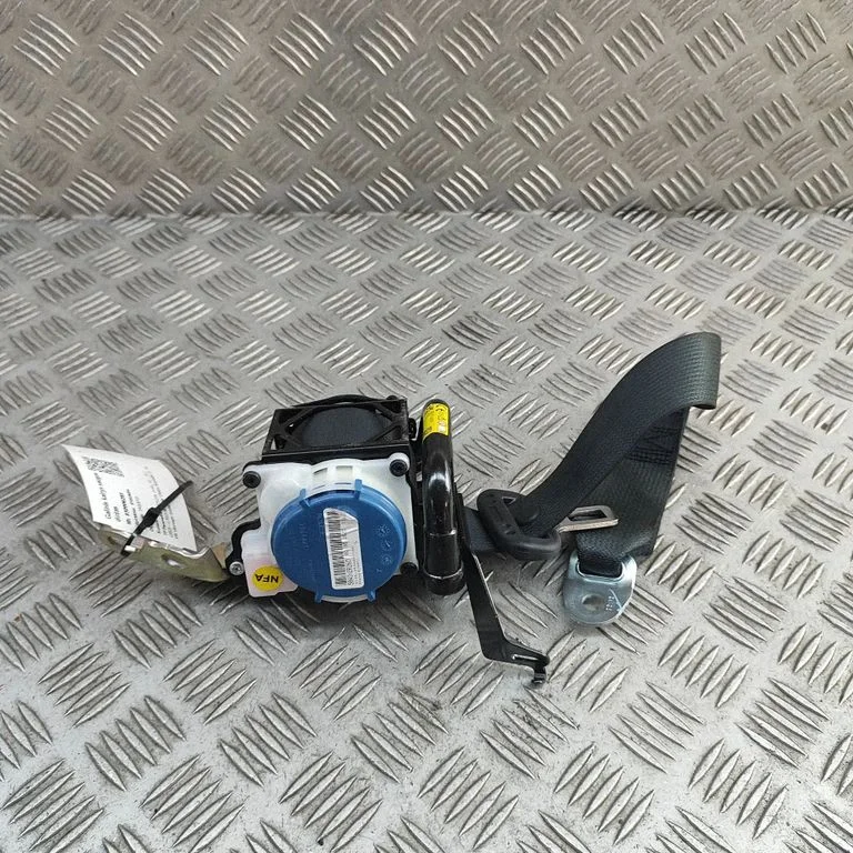 Aizmugurējā drošības josta 73370F4070