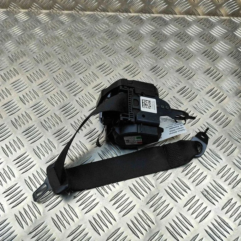 Aizmugurējā drošības josta 639708700D