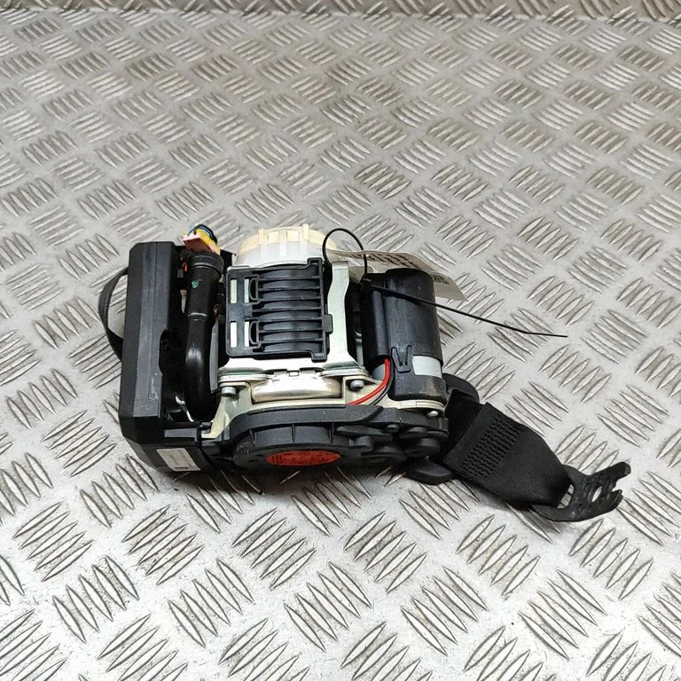 Tagumine turvavöö 4KE857806C