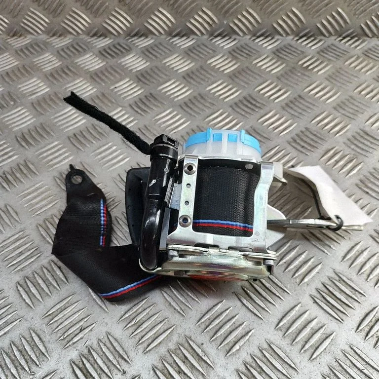 Aizmugurējā drošības josta 8076164