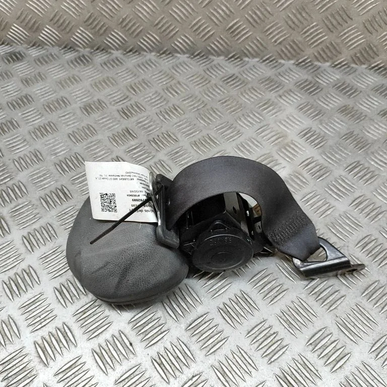 Aizmugurējā drošības josta MB973481