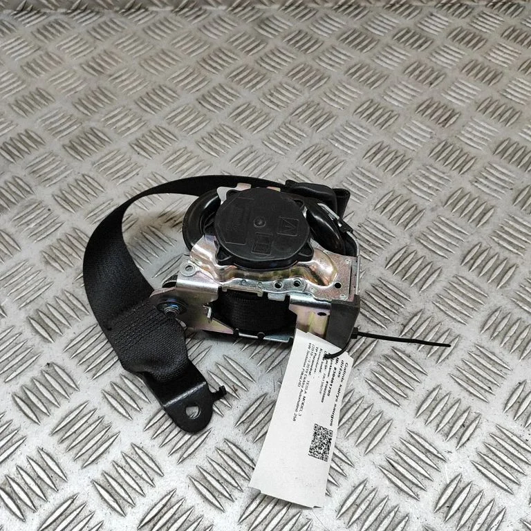 Aizmugurējā drošības josta 111015401F