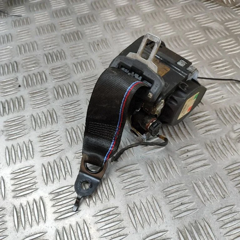 Rear seatbelt – BMW i4 (2021-)