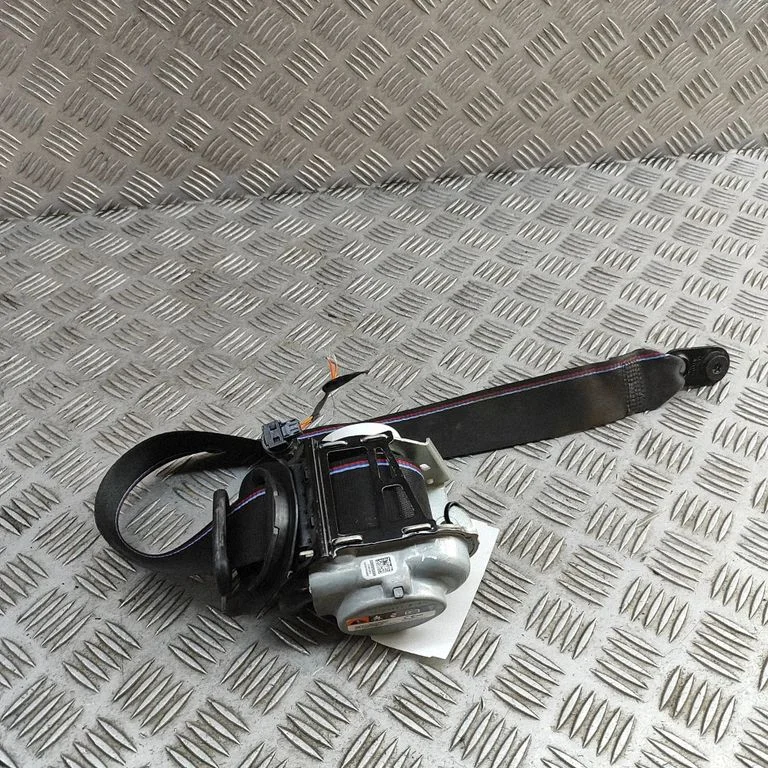Aizmugurējā drošības josta 9203509