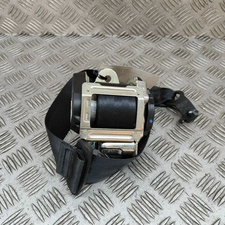 Rear seatbelt 31675721