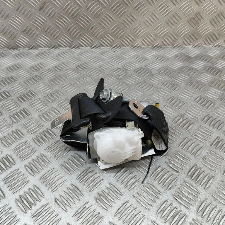 Rear seatbelt 7337048170