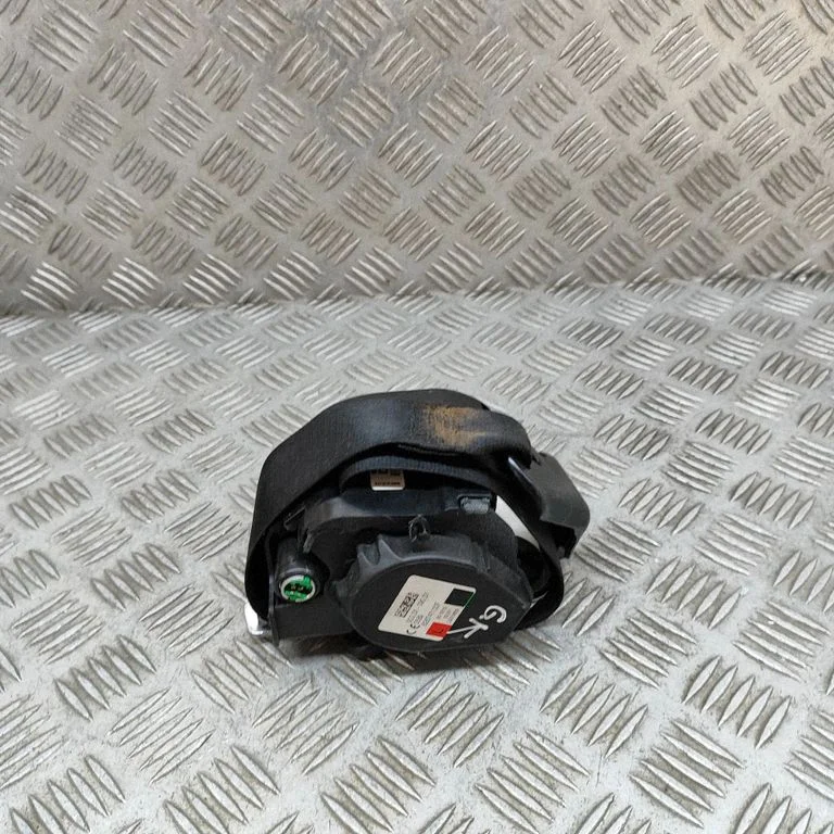 Tagumine turvavöö 626747100F