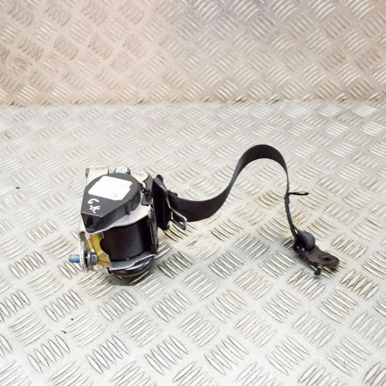 Aizmugurējā drošības josta 111015401F