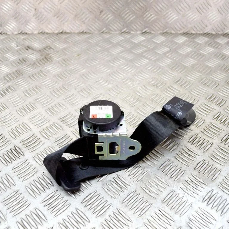 Rear seatbelt – Land Rover Range Rover Evoque L538 (2011-2018)