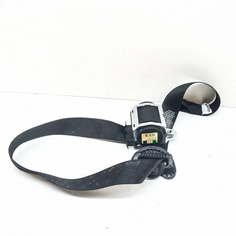 Rear seatbelt S2791857205U