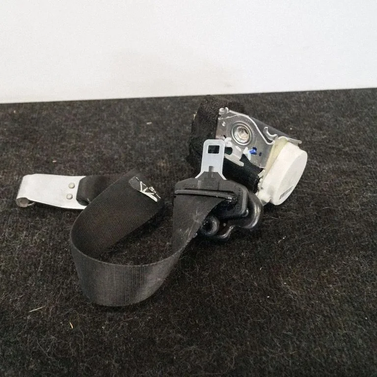 Aizmugurējā drošības josta 613B85D