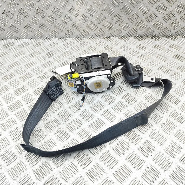 Front seatbelt EB3B26611B08A