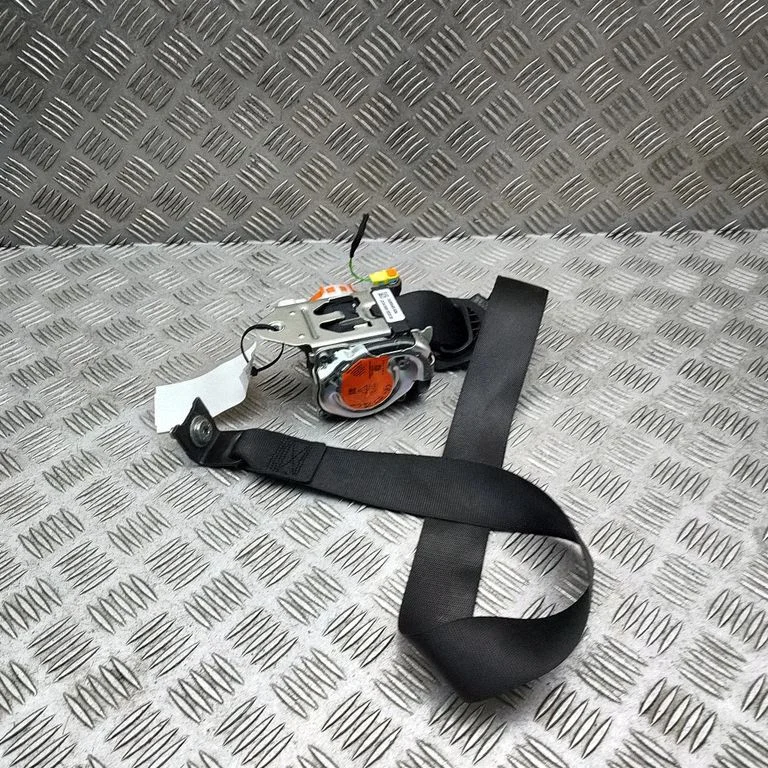 Front seatbelt – Mercedes-Benz EQA (2021-)