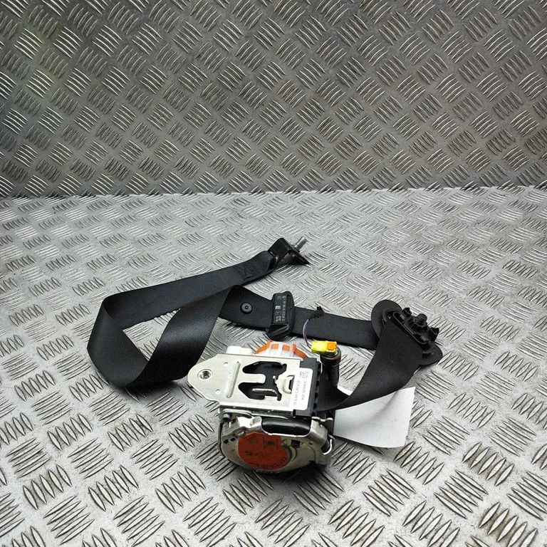 Front seatbelt – Mercedes-Benz EQA (2021-)