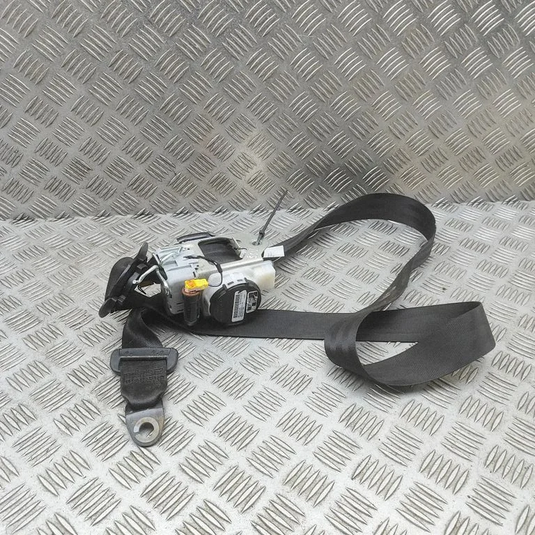 Front seatbelt 3G0857737