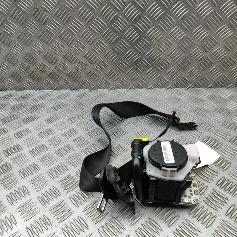 Priekšējā drošības josta 3V0857702B