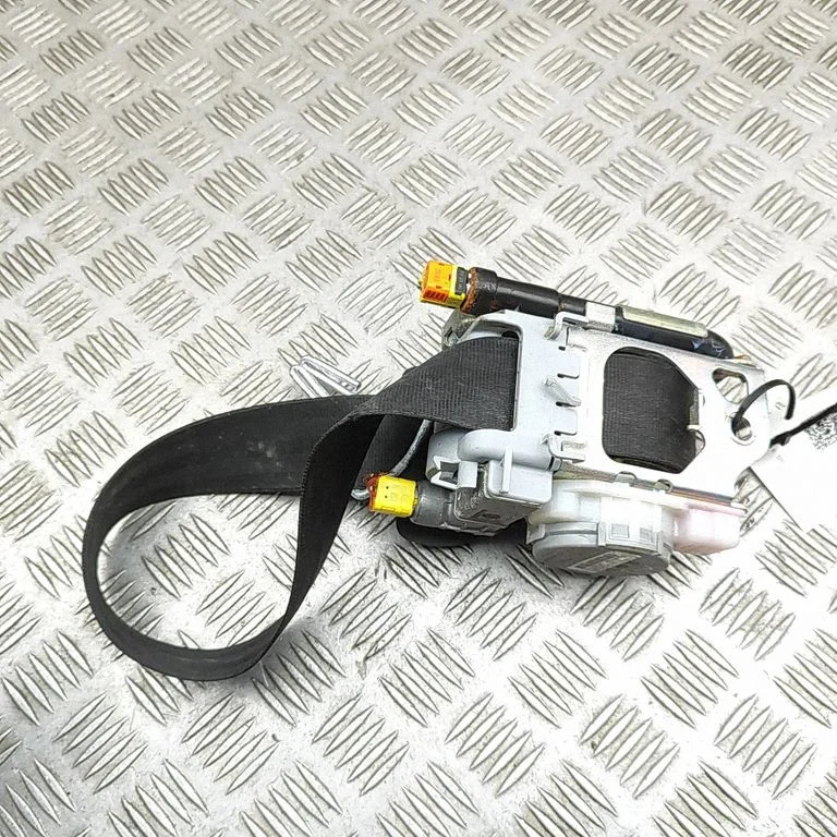 Front seatbelt 4M0857706B