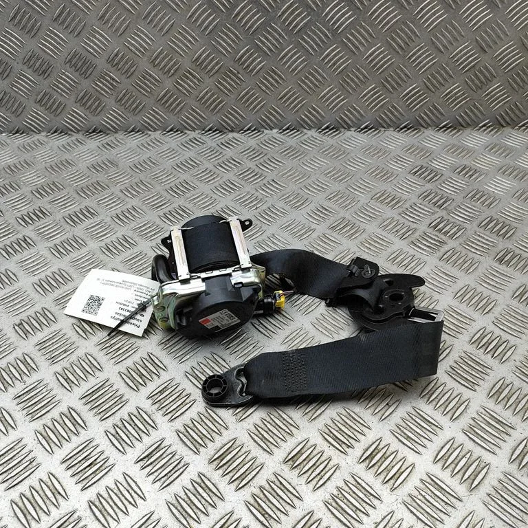 Front seatbelt HY32611B09AD8PVJ