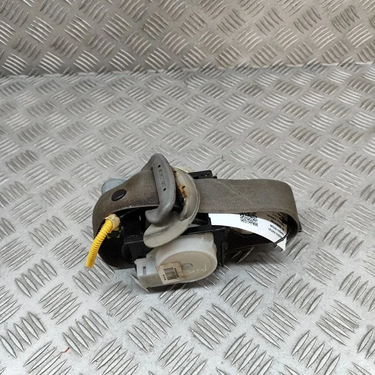 Priekšējā drošības josta 888104D100