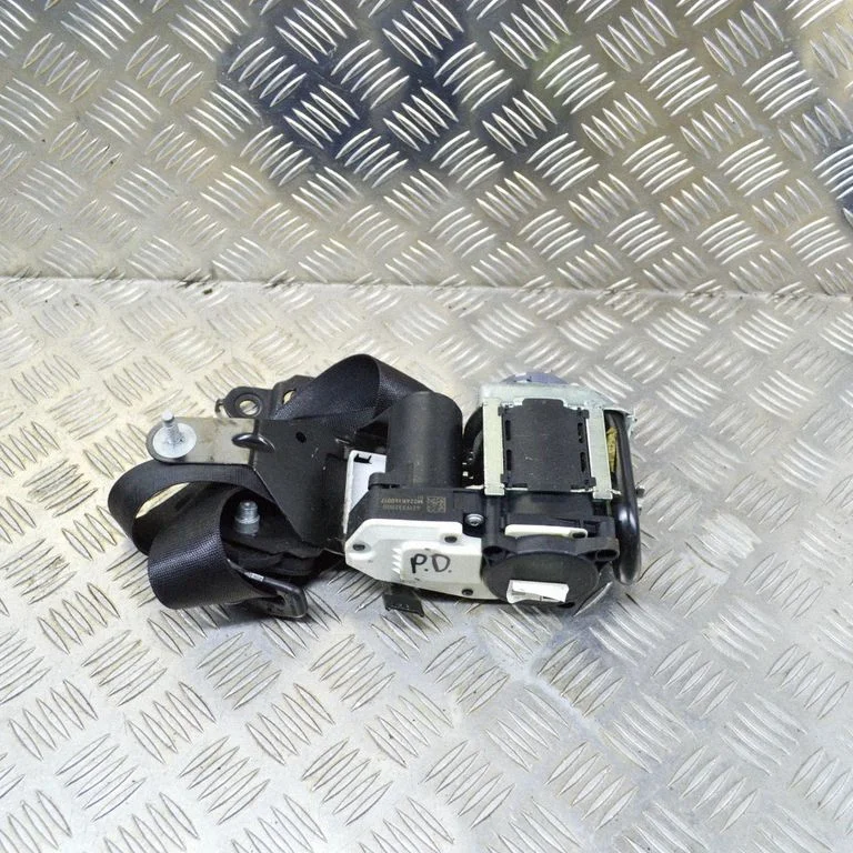 Front seatbelt – Mercedes-Benz E-Class W212 (2009-2016)