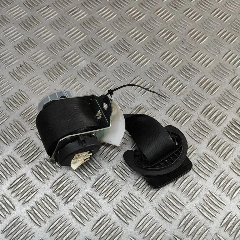 Middle seatbelt (rear) – Volkswagen Sharan (2011-)