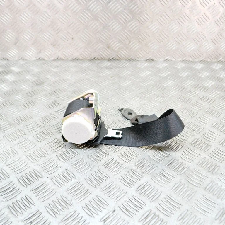 Middle seatbelt (rear) – BMW 5 Series F10 F11 (2009-2016)