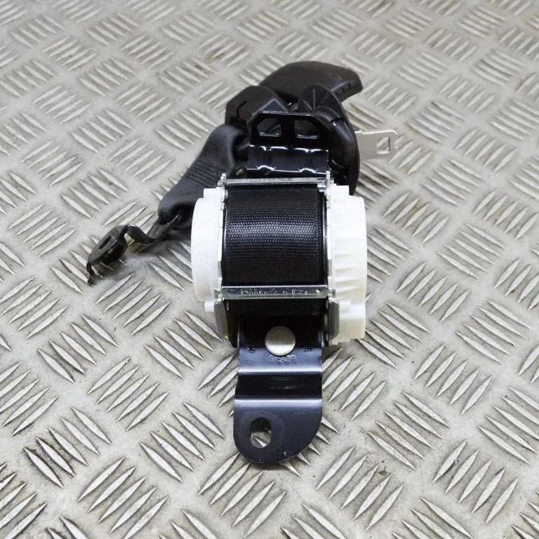Middle seatbelt (rear) – BMW 2 Series F45 (2014-2021)