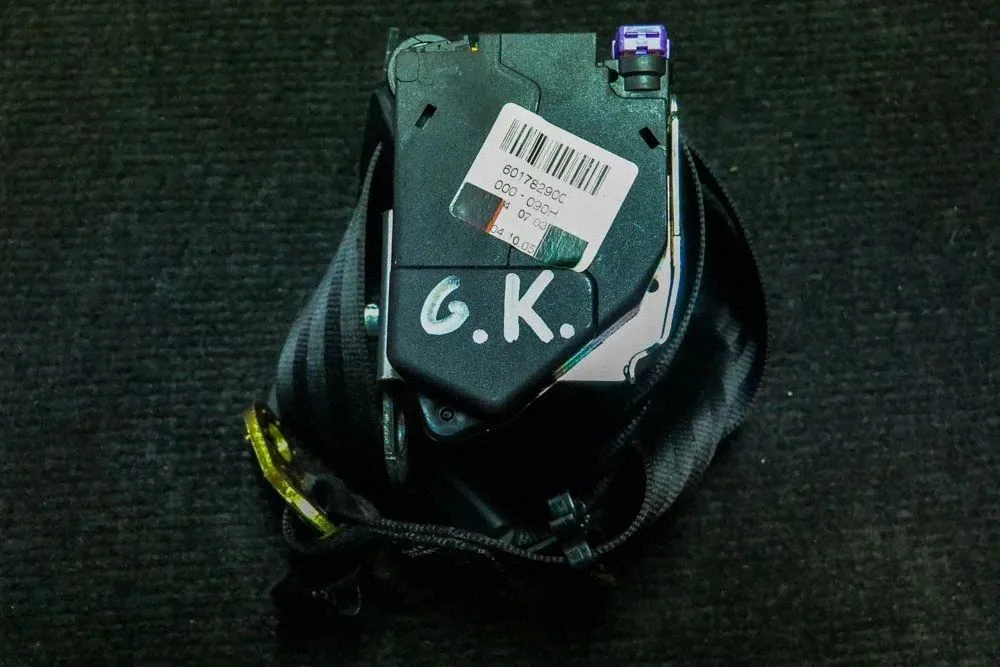 Middle seatbelt (rear) – Audi A8 S8 D3 4E (2002-2009)