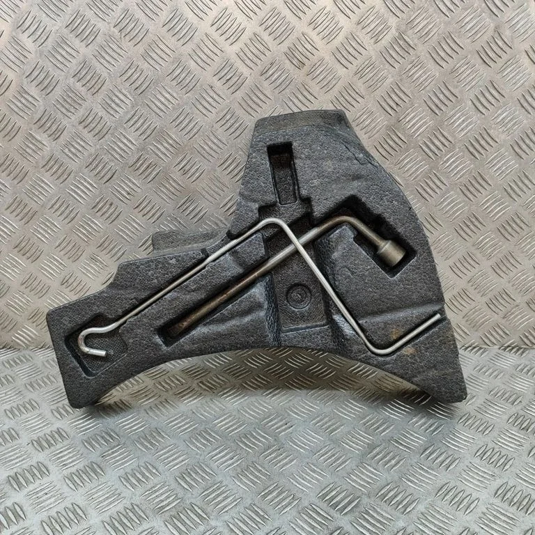 Other trunk/boot trim element SU00303400