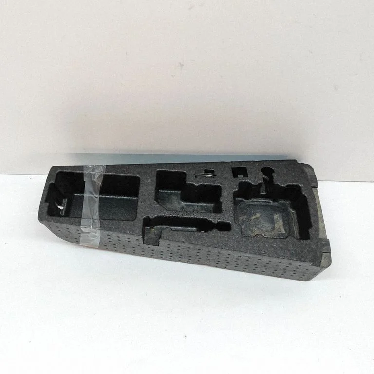 Other trunk/boot trim element 575012109E